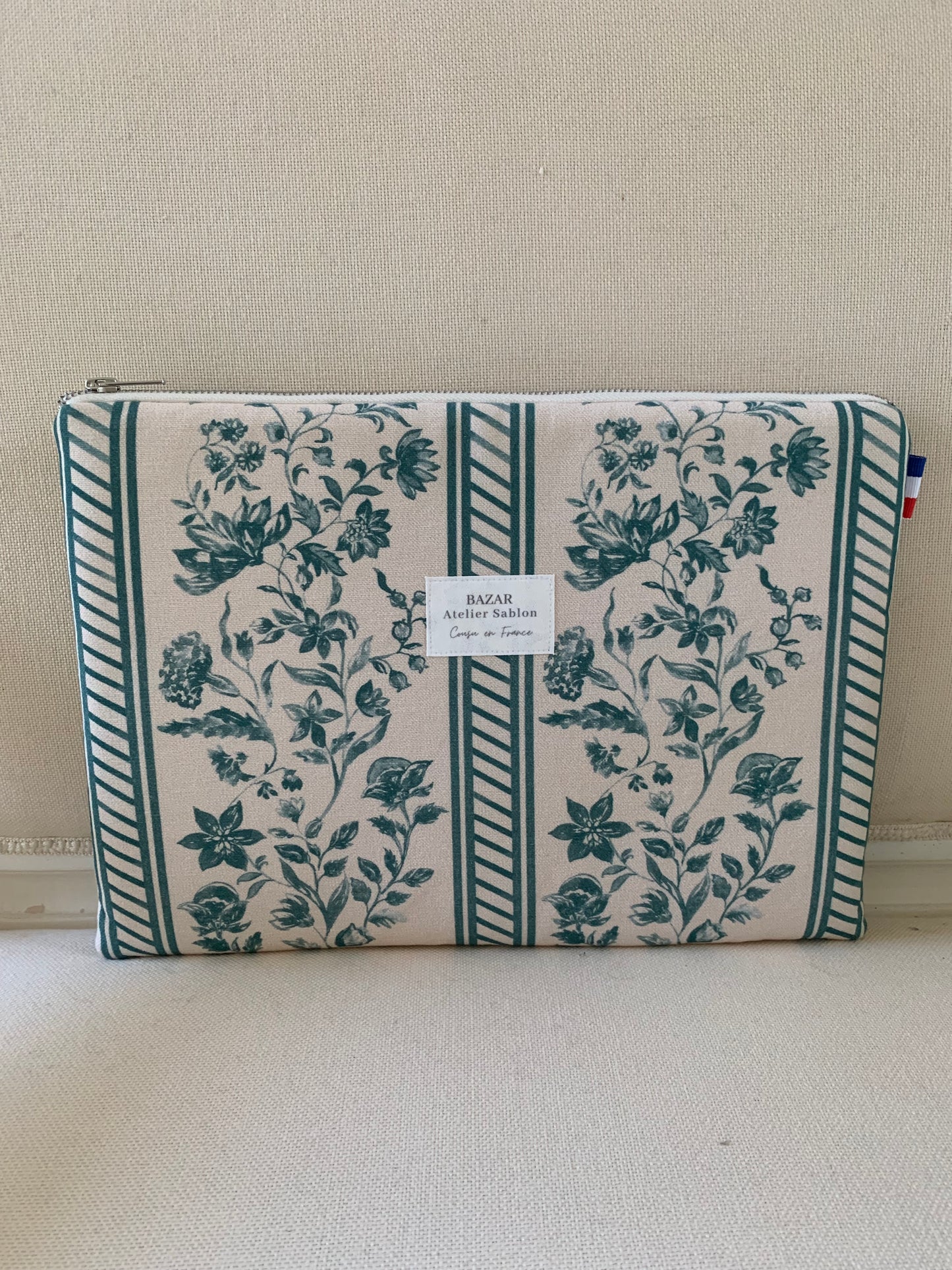 Pochette Ordinateur 14'' - Maison de Campagne Celadon