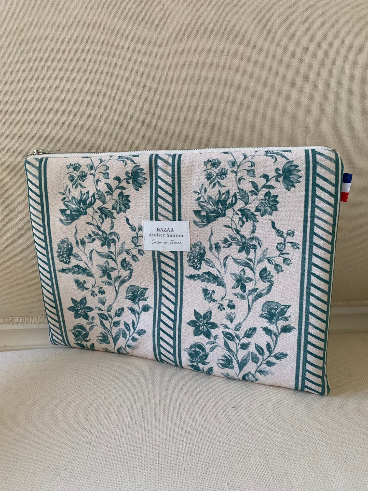 Pochette Ordinateur 14'' - Maison de Campagne Celadon