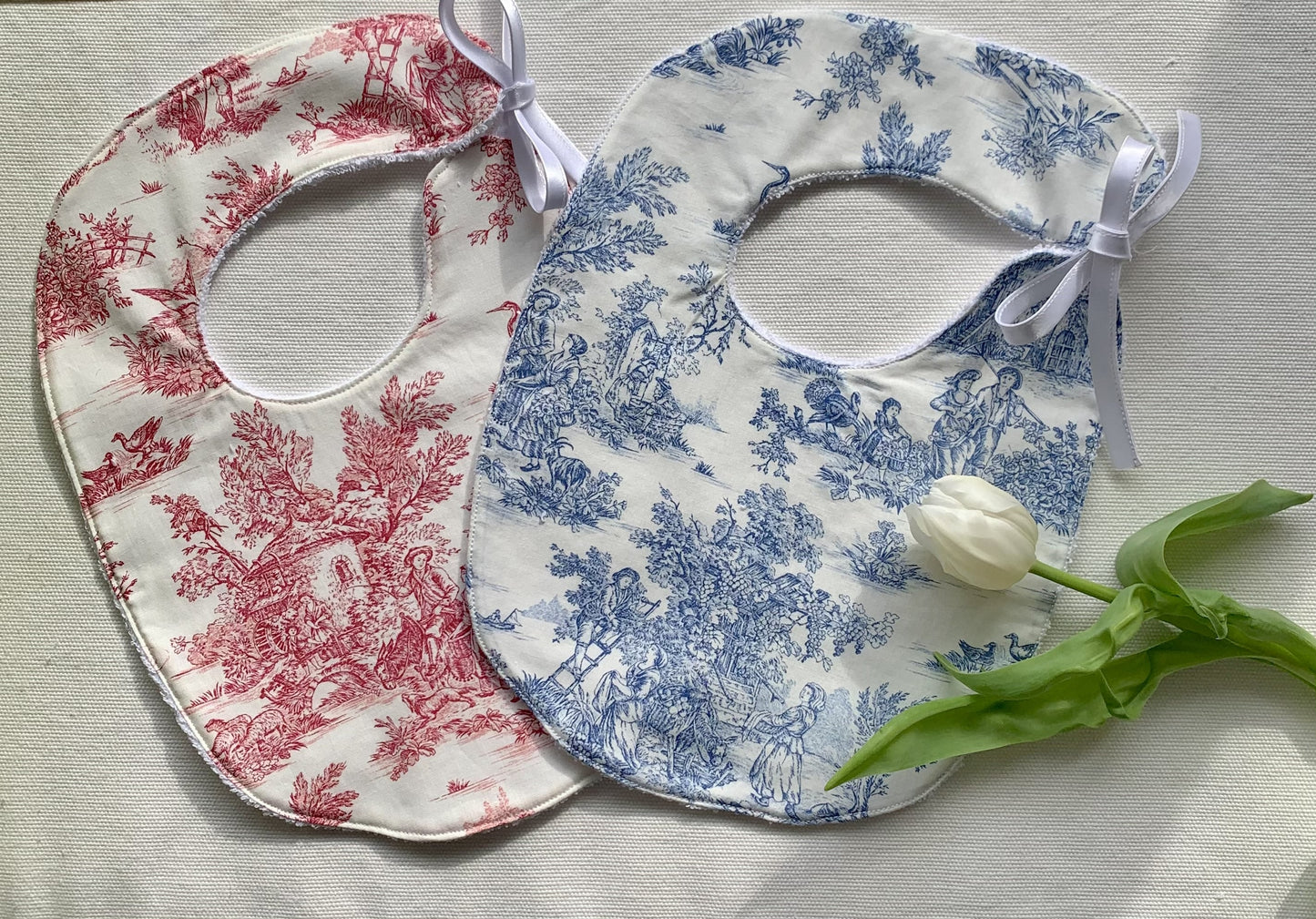 Bavoir naissance - Jouy de Fruits rouge