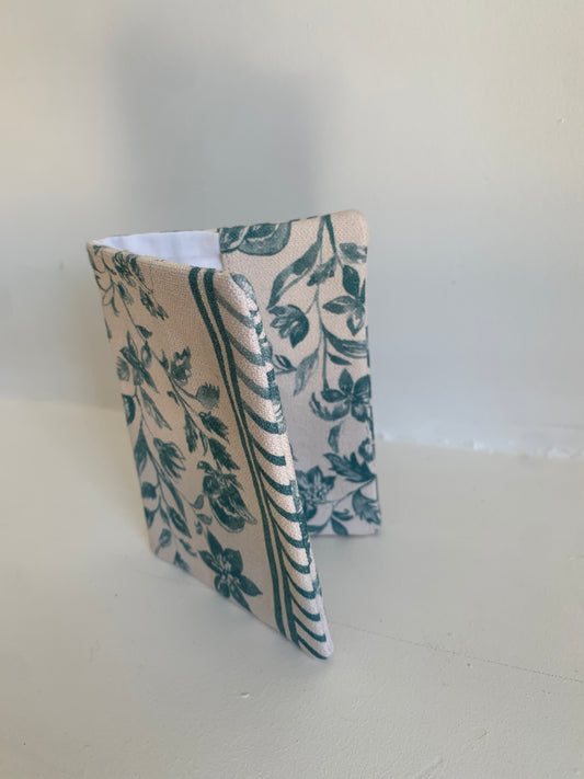 Protège passeport - Maison de Campagne Céladon