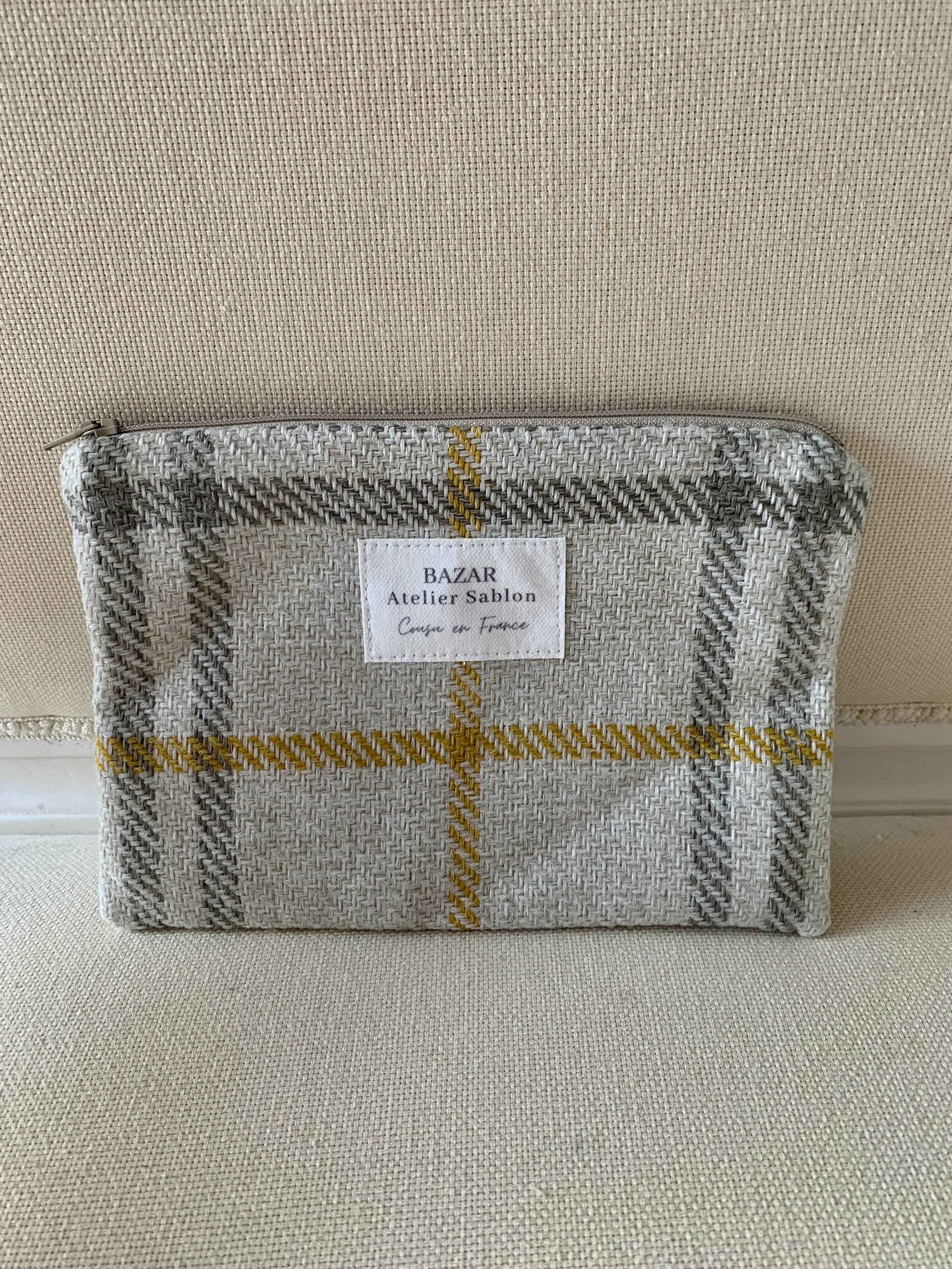 Pochette Portefeuille Vinyle Moutarde – Clutch D'Occasion – Bon État